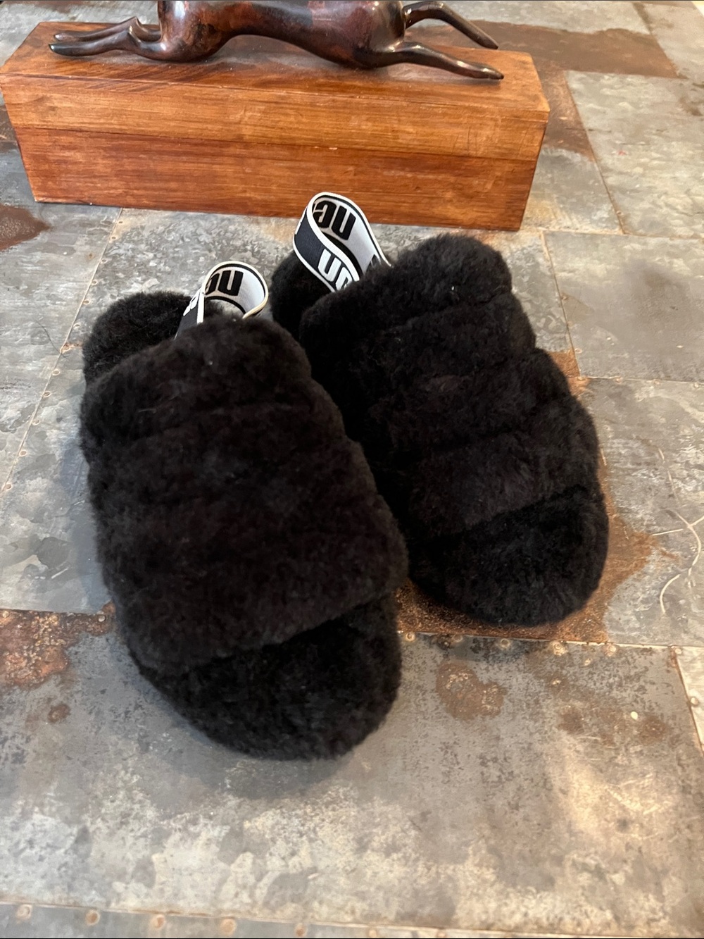NWOT UGG Black Fluff Yeah Slide Slippers Size 6